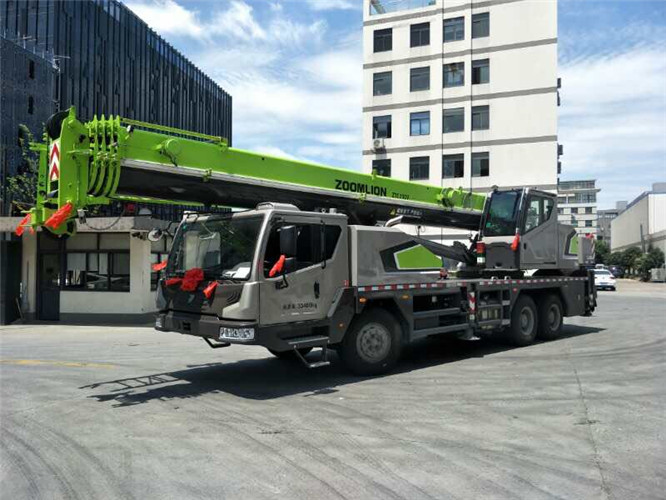 咸宁市跨街广告牌的高空安装注意事项