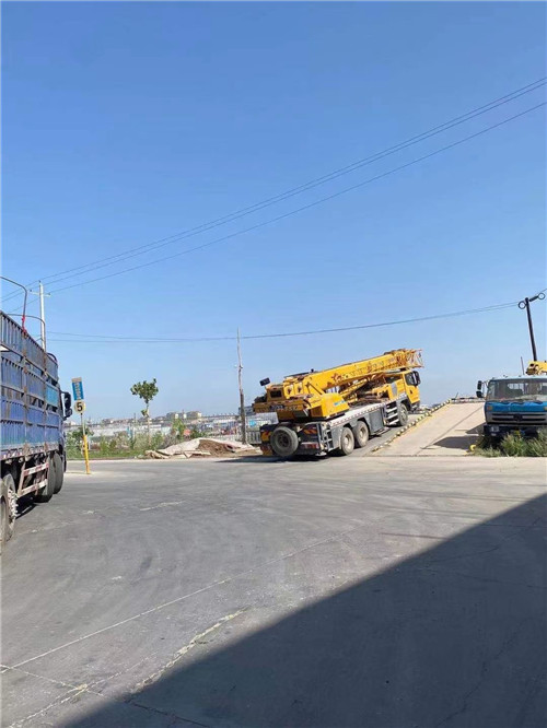 咸宁市25吨吊车的租赁价格大概是多少？