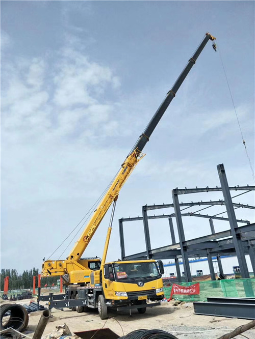 咸宁市超高层建筑钢结构吊装案例